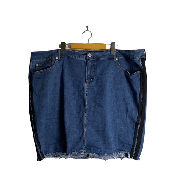 Torrid Women's Double Striped Medium Wash Mini Skirt - Picture 2 of 8